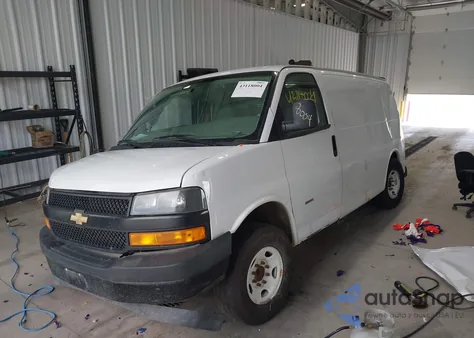 2019 Chevrolet Express 2500 Work Van z USA, uszkodzony, nr VIN 1GCWGAF18K1372744